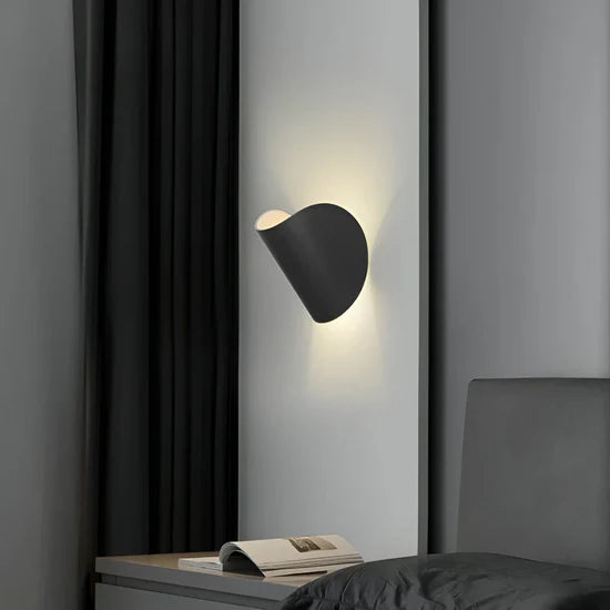 Tovra Rotating LED Wall Lamp