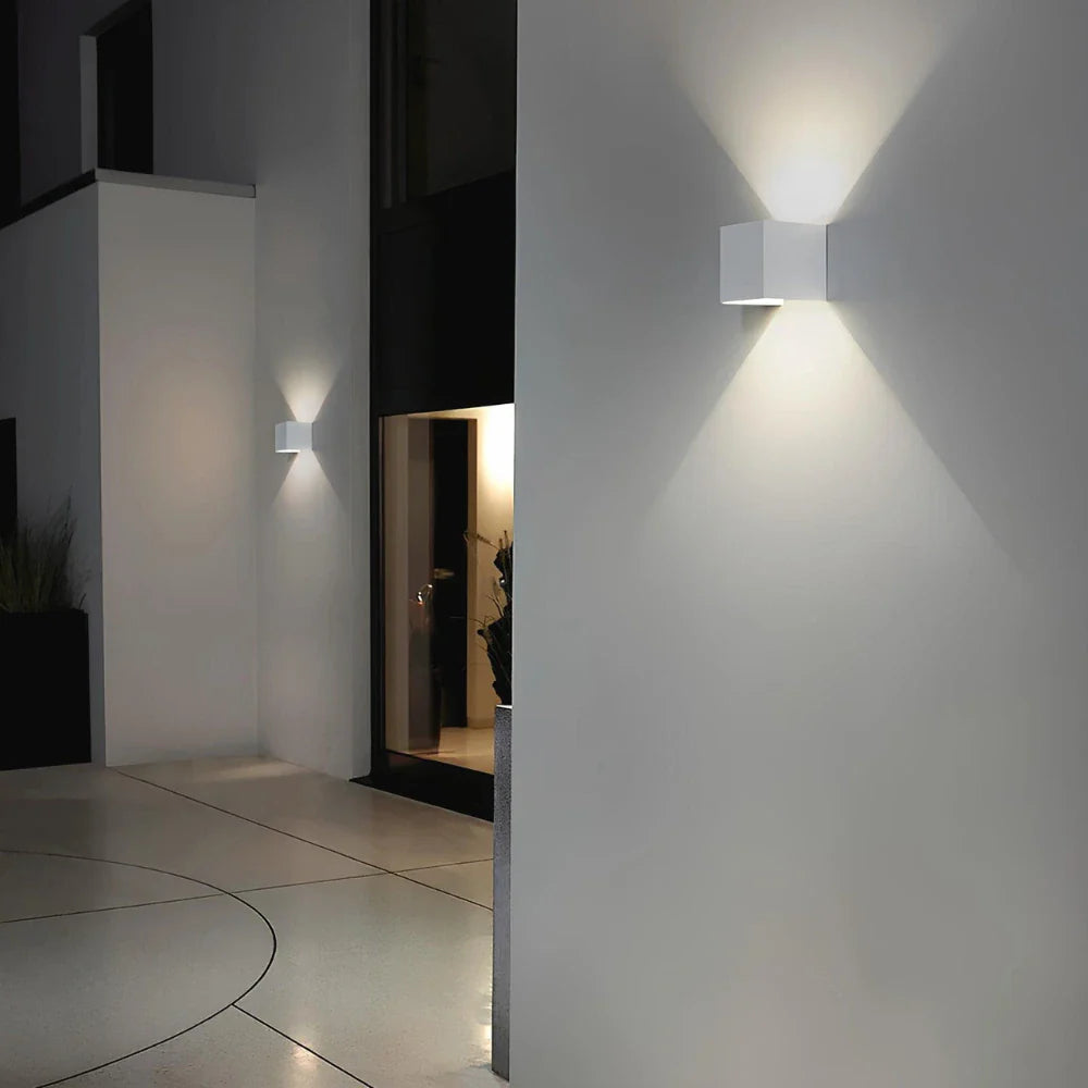 Tiveario Home™ Adjustable Wall Light