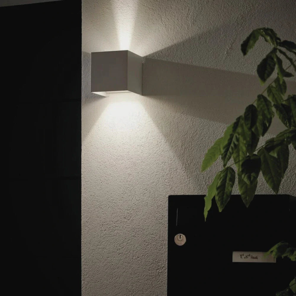 Tiveario Home™ Adjustable Wall Light
