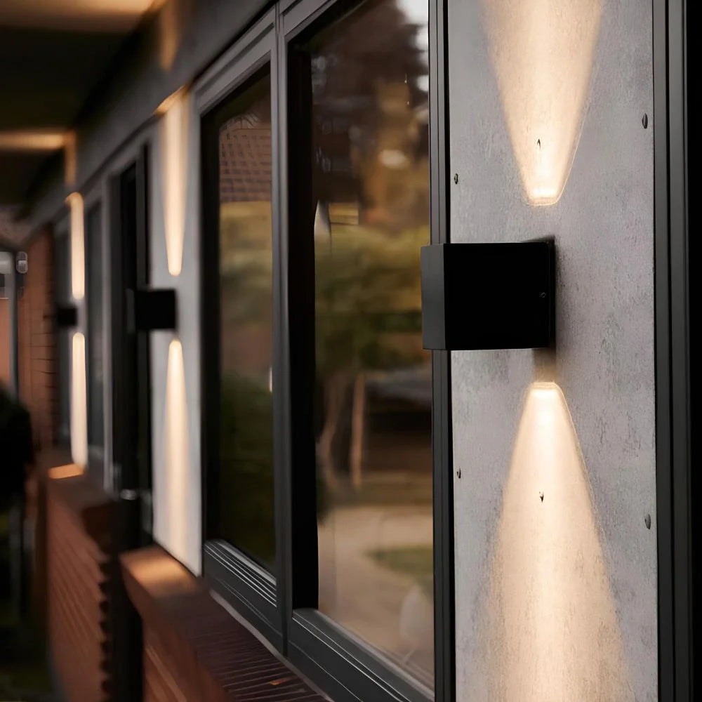 Tiveario Home™ Adjustable Wall Light