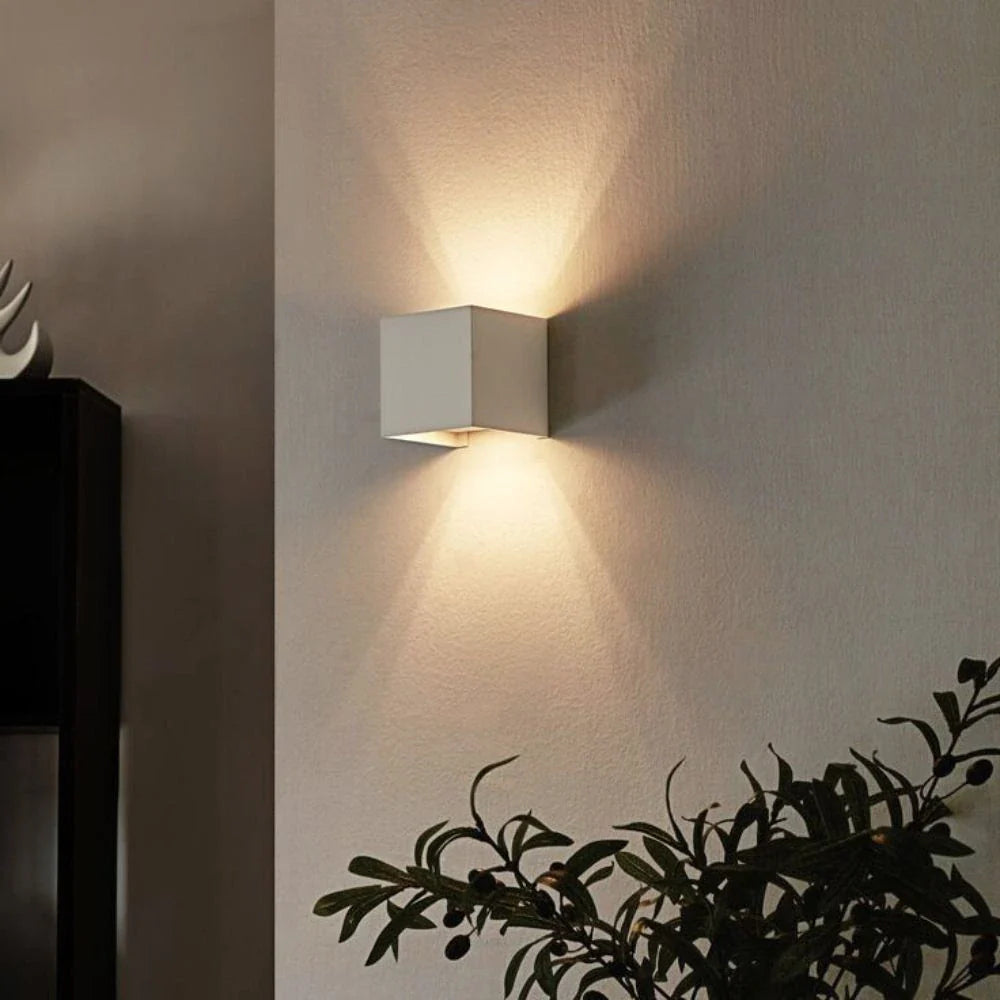 Tiveario Home™ Adjustable Wall Light