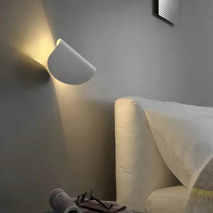 Tovra Rotating LED Wall Lamp
