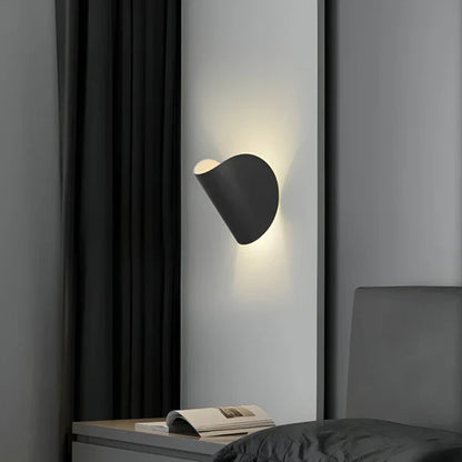 Tovra Rotating LED Wall Lamp