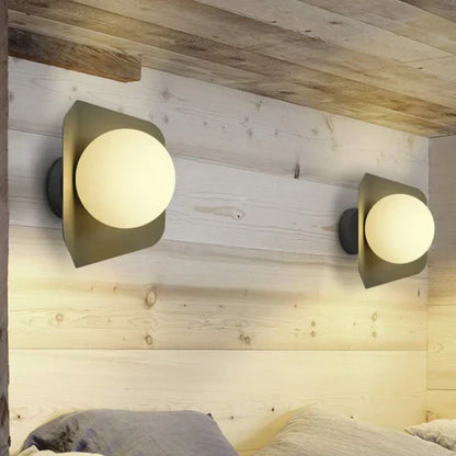 Nikos Macaron wall lamp
