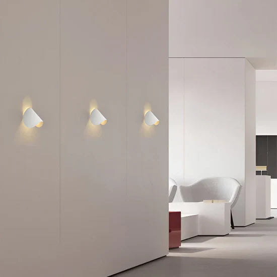 Tovra Rotating LED Wall Lamp