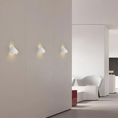 Tovra Rotating LED Wall Lamp