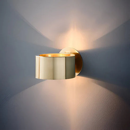 Alecta Golden Minimalist Wall Lamp