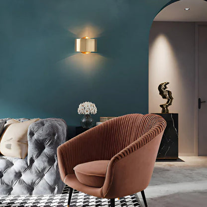 Alecta Golden Minimalist Wall Lamp