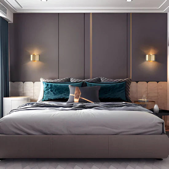 Alecta Golden Minimalist Wall Lamp
