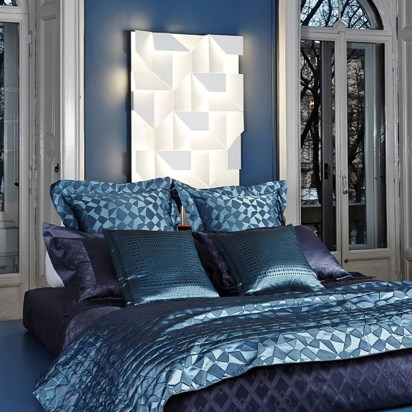 Isara Minimalist Aluminum Wall Lamp