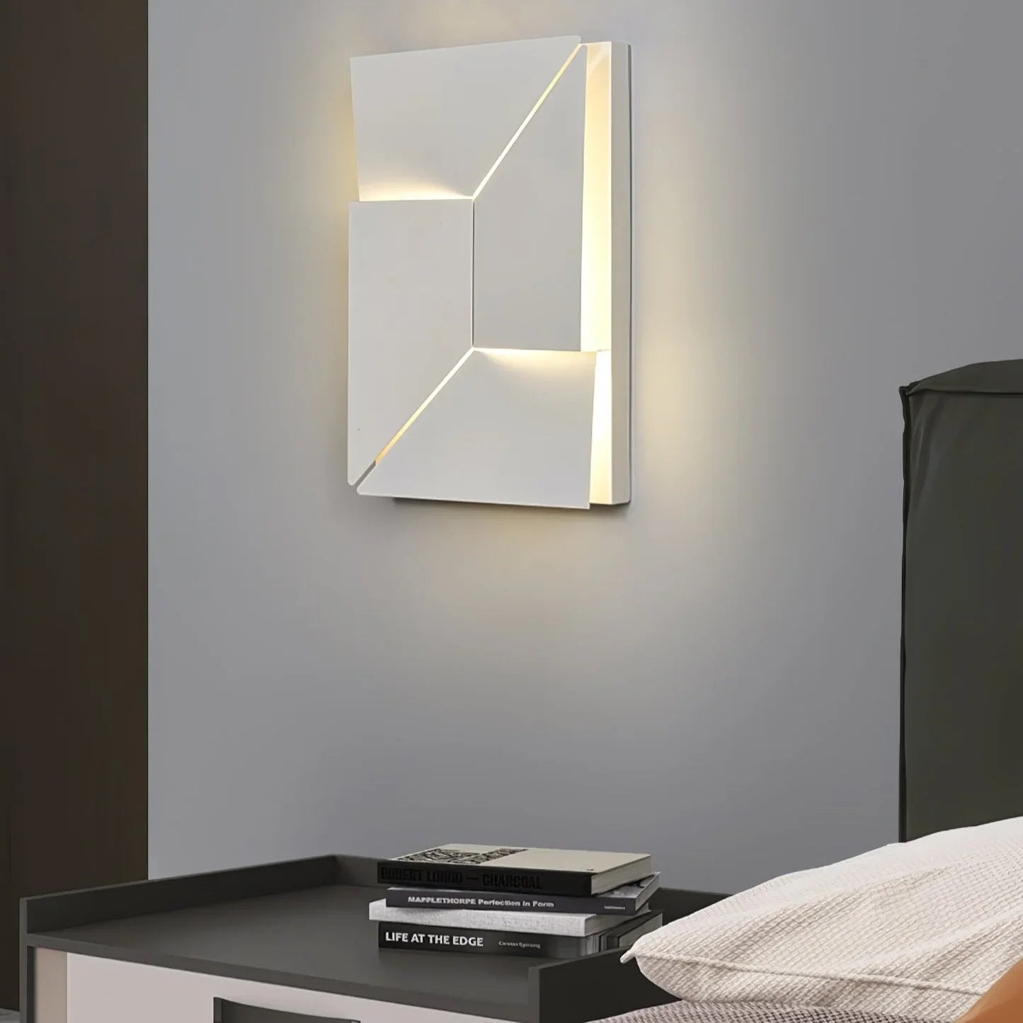 Isara Minimalist Aluminum Wall Lamp